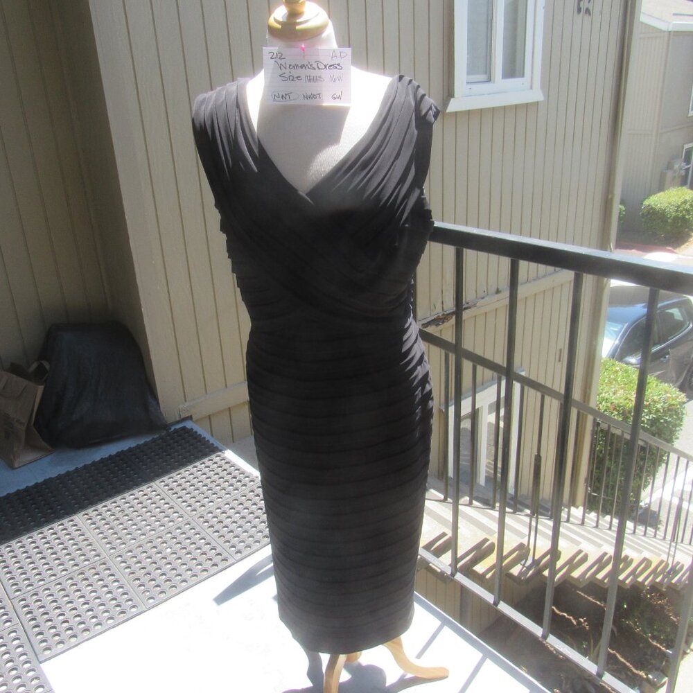 #212  NEW WOMEN'S LAYERED BLACK CHIFFON DRESS BY ADRIANNA PAPELL (SIZE 16W)